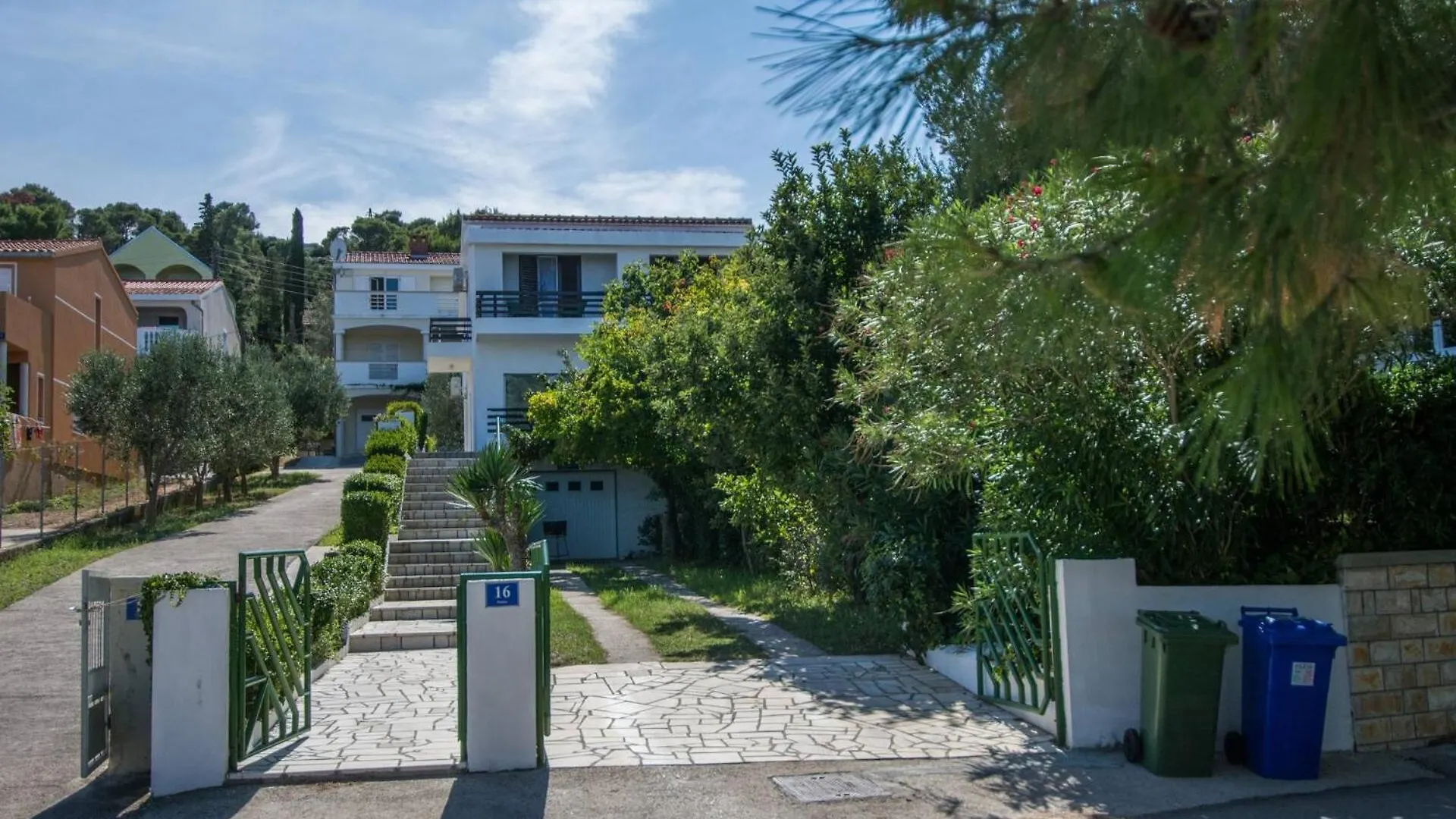 Sea Breeze Villa Tkon 0*,  Kroatië